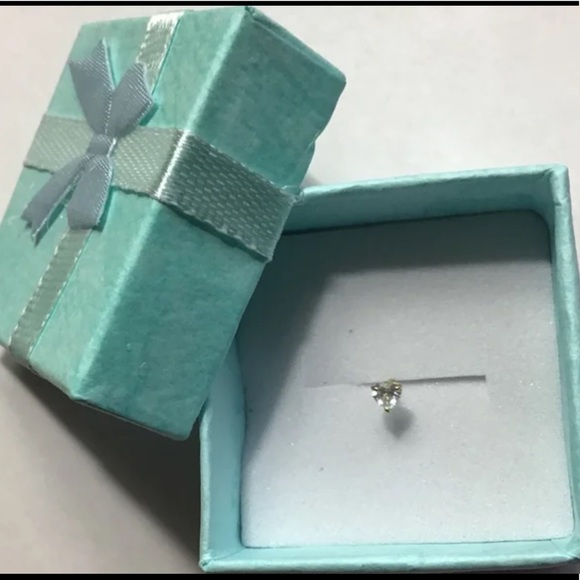 Nice 14K Solid Yellow Gold CZ Heart Nose Stud Bone - Picture 3 of 4